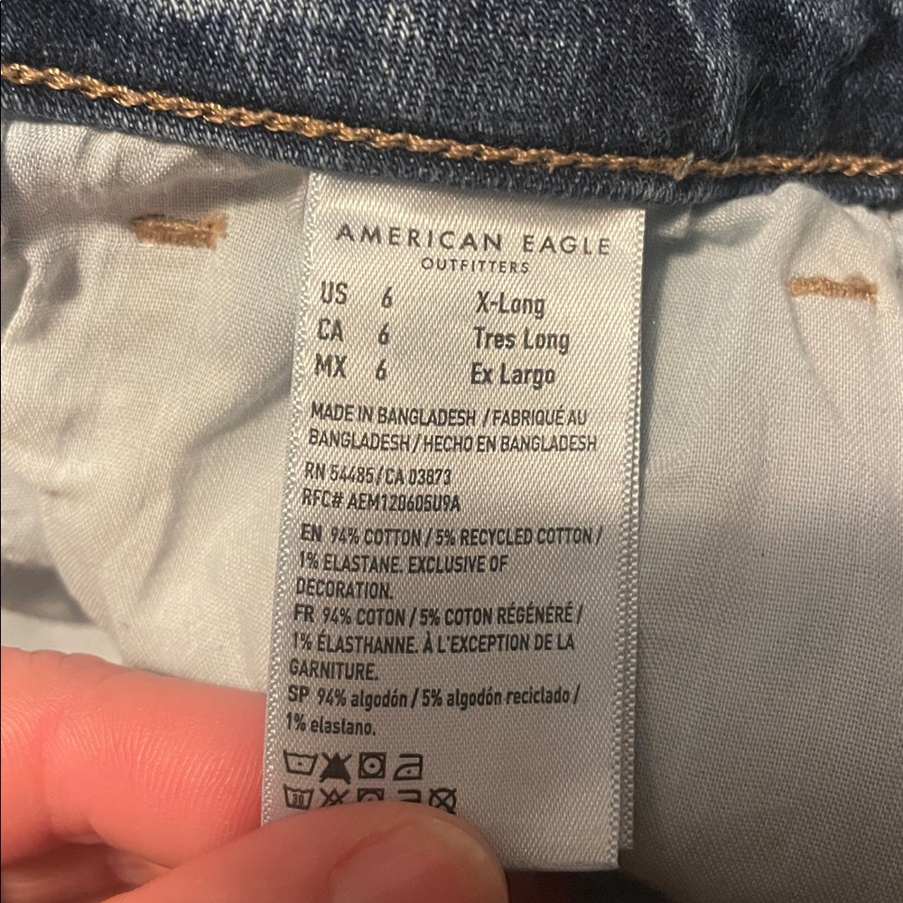 American Eagle curvy mom jean -size 6 x-long - Picture 3 of 5